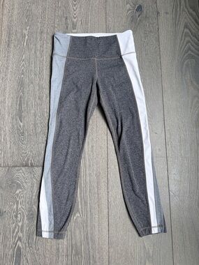 Athleta Asymmetrical Powervita 7/8 Tights in Gray / White Size Small
